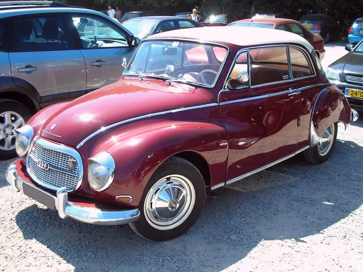 Klassieke AutoUnion DKW 1000 uit 1965 op parkeerterrein — dagverzekering klassieker auto