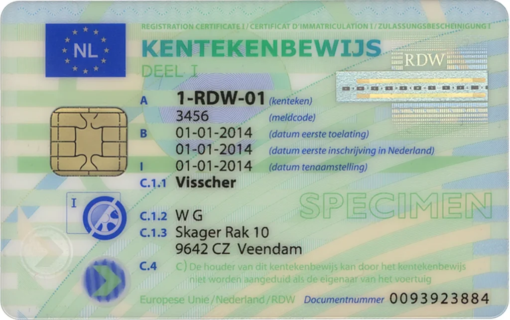 Nederlandse kentekencard (voertuigregistratiebewijs) uitgegeven door het RDW — tenaamstelling autoverzekering