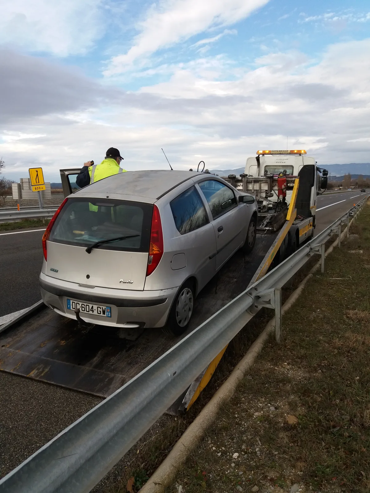 Pechhulp op de Franse snelweg A51 - auto wordt bijgestaan bij pech op de autoroute