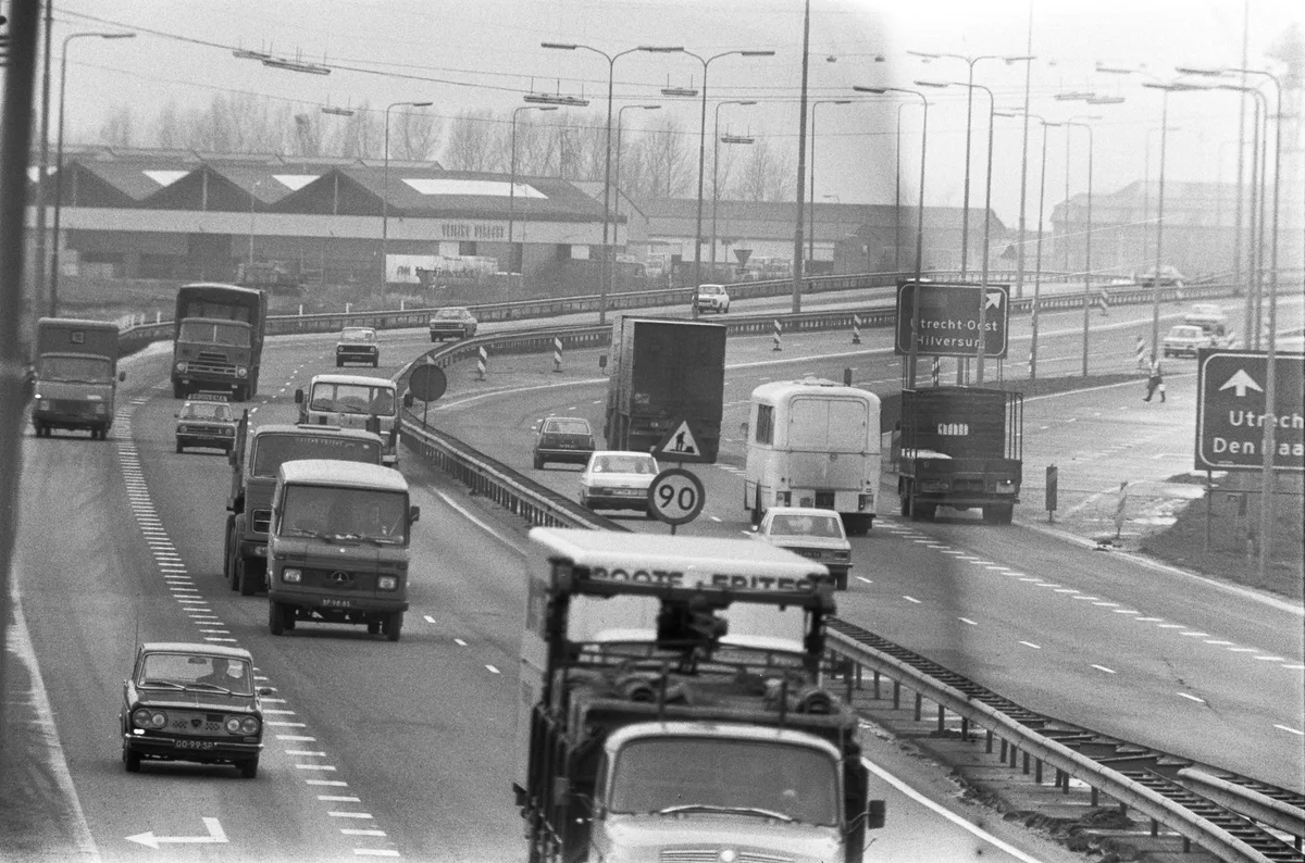 Verkeer op de Nederlandse snelweg — autoverzekering Achmea-concern merken vergelijken 2026