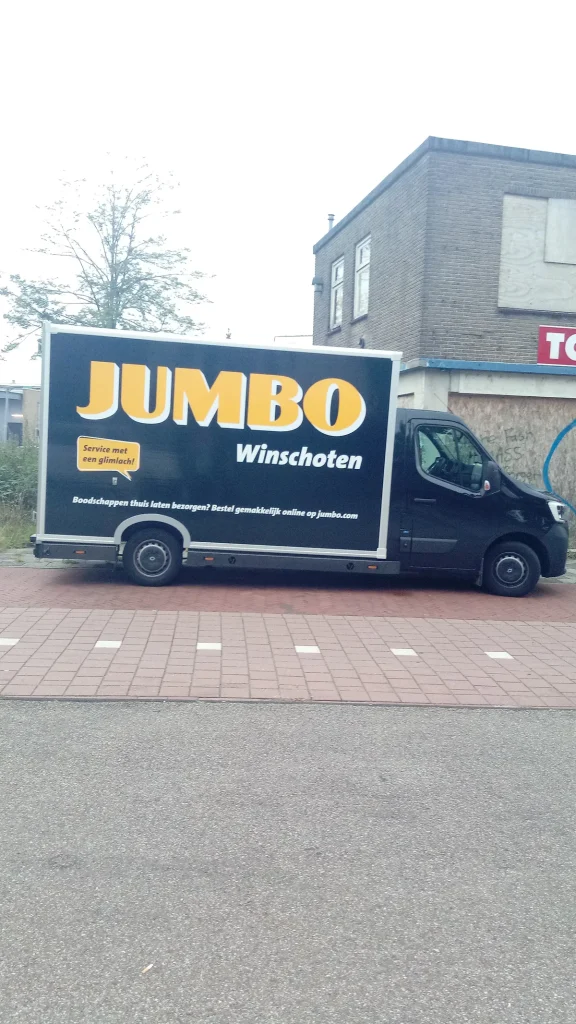 Zakelijke bestelauto van Jumbo Winschoten op straat - voorbeeld bedrijfsauto verzekering Nederland