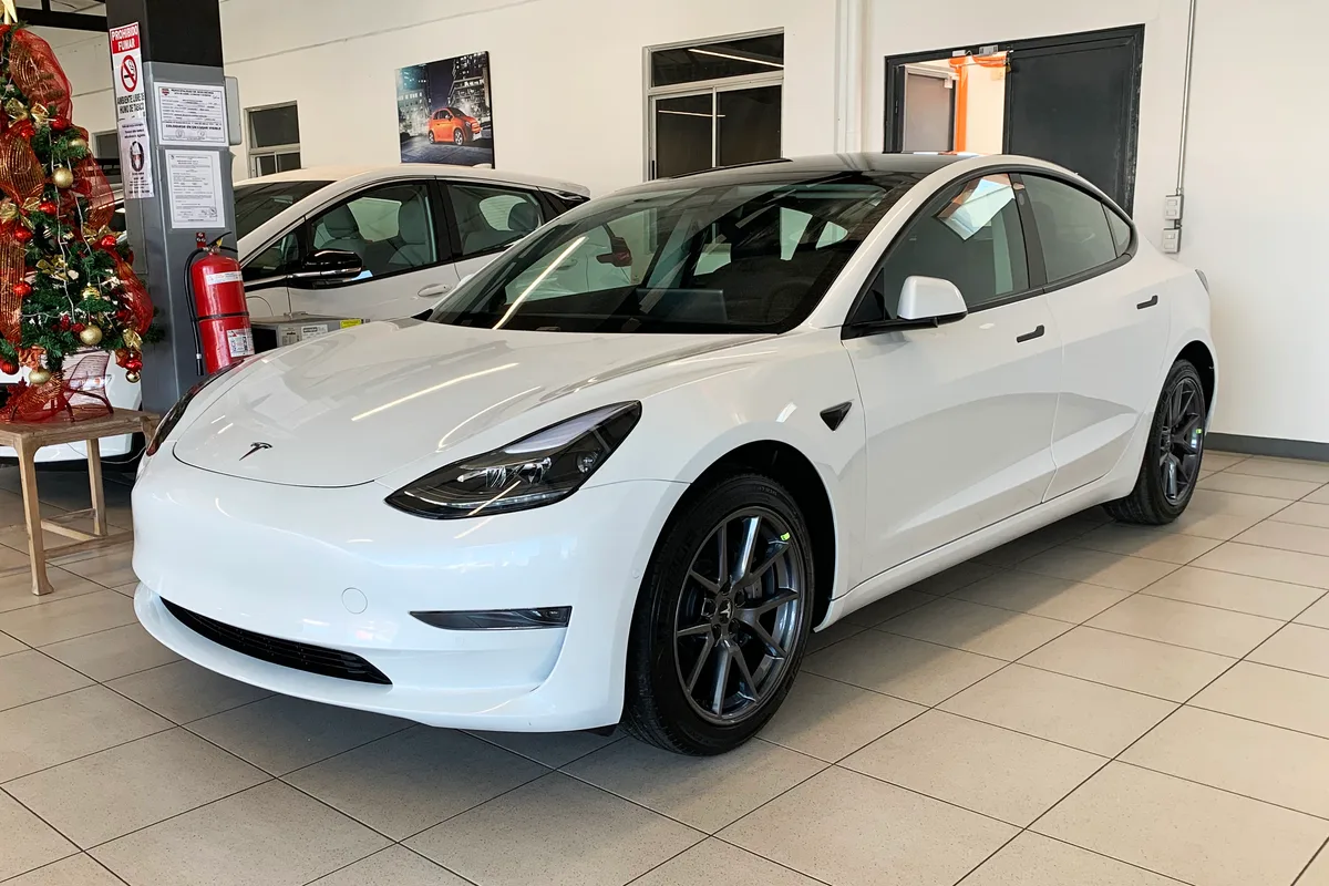 Tesla Model 3 elektrische auto — beste Tesla-verzekering kiezen in 2026