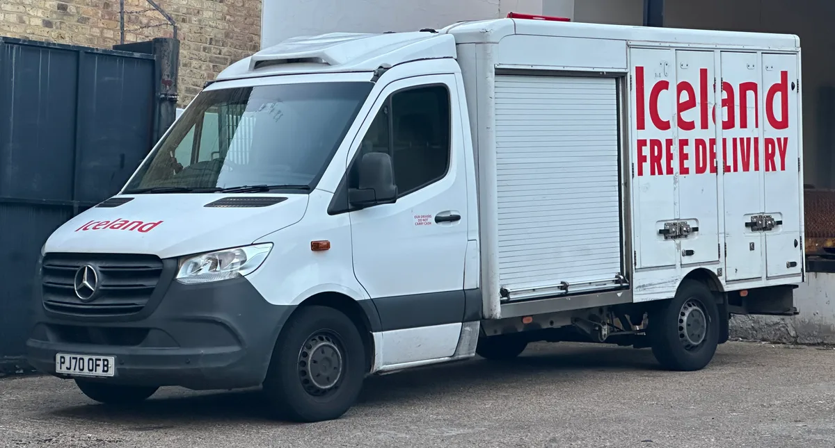 Witte Mercedes-Benz Sprinter bestelbus voor zakelijke bezorging, voorbeeld zakelijke bestelbusverzekereing 2026