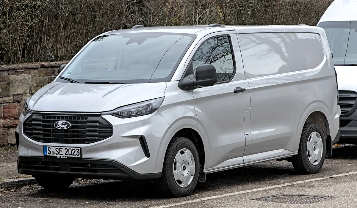 Ford Transit Custom 2023 bestelwagen zilver, middelgroot segment voor bedrijfsmatig gebruik