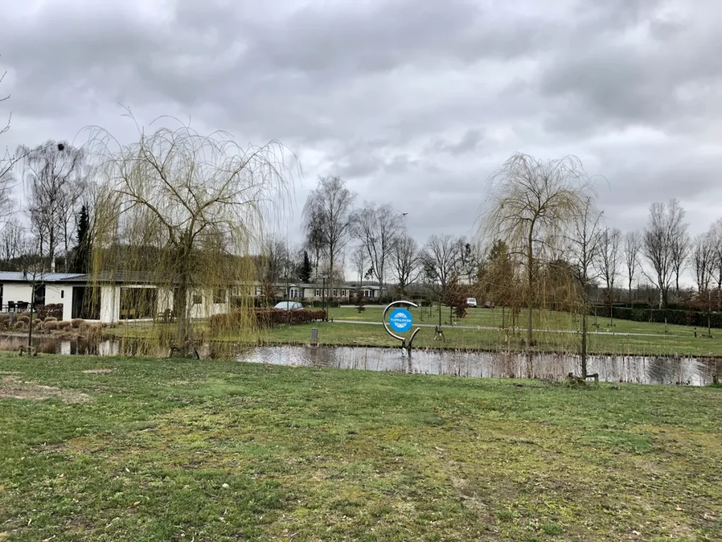 Chalets en bungalows op recreatiepark De Wielerbaan in Wageningen — voorbeeld recreatiewoning chaletverzekering Nederland