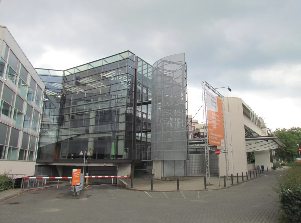 Kantoorgebouw Centraal Beheer in Apeldoorn, een bekende directe verzekeraar in Nederland