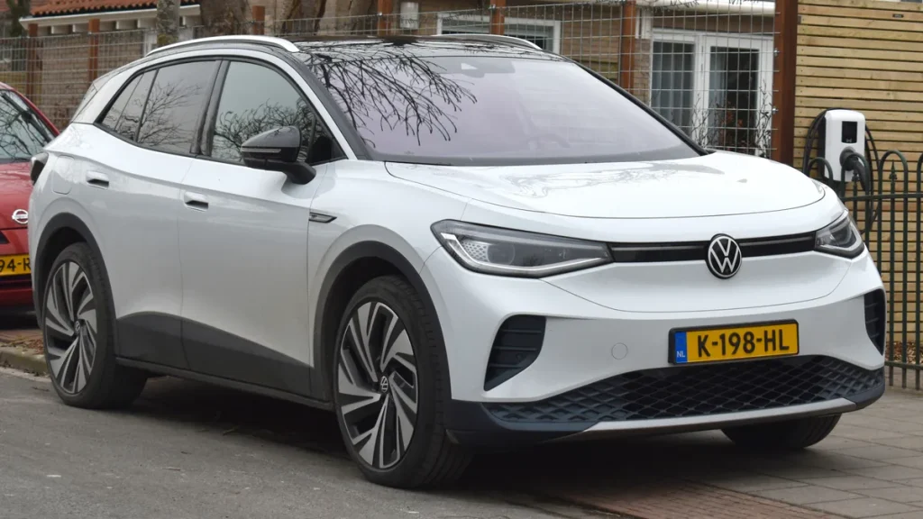 Volkswagen ID.4 Pro elektrische auto Nederland — EV-verzekering goedkoper dan benzine vergelijking 2026