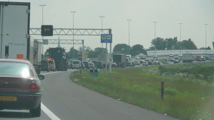 Verkeer op de Nederlandse A4 snelweg bij Rijpwetering - goedkoopste autoverzekering vergelijken 2026