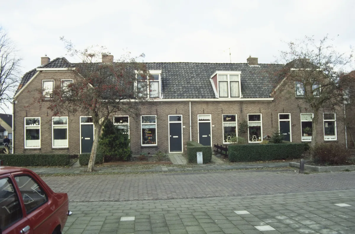 Nederlandse rijwoningen in Drachten — voorbeeld van woningen waarvoor opstal- en inboedelverzekering samen relevant is