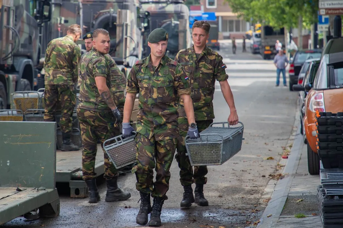 Militaire ondersteuning bij wateroverlast in Zuid-Limburg 2021 — straten onder water na extreme neerslag