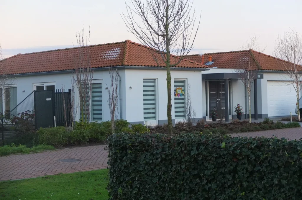 Moderne Nederlandse rijtjeswoning in de Kavelwijk in Breda, type woning waarvoor een woonverzekering essentieel is