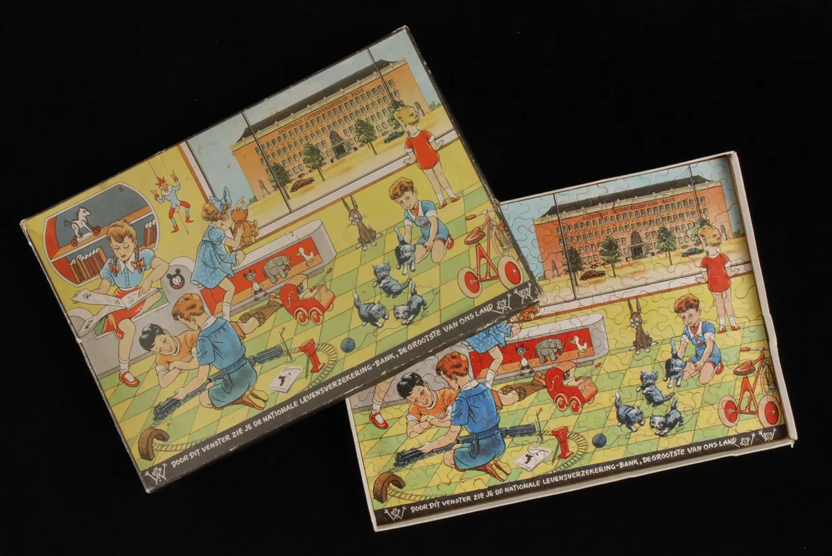 Vintage puzzeldoos van de Nationale Levensverzekering-bank met spelende kinderen, historisch Nederlands verzekeringsproduct