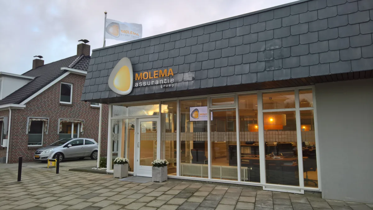 Lokaal assurantiekantoor Molema in Blijham, Groningen - voorbeeld van een Nederlandse verzekeringstussenpersoon