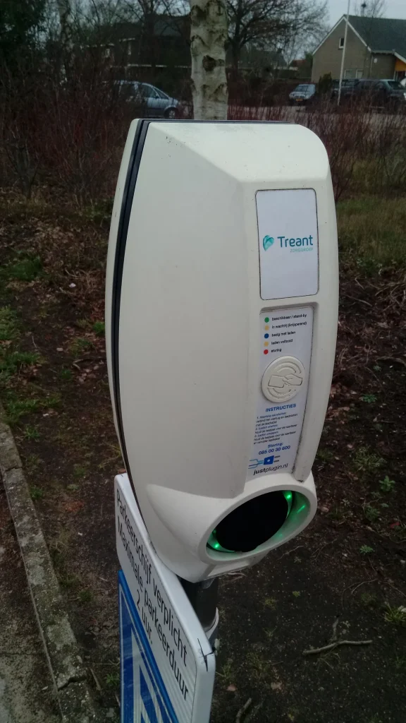 Elektrisch laadpaal in Stadskanaal Nederland — autokosten per maand inclusief laden en verzekering 2026
