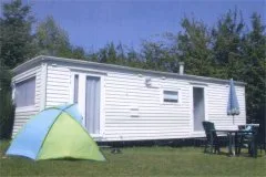 Stacaravan op vaste standplaats op een Nederlands vakantiepark — voorbeeld recreatieobject