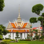Wat Arun tempel Bangkok Thailand — iconisch boeddhistisch heiligdom aan de Chao Phraya rivier