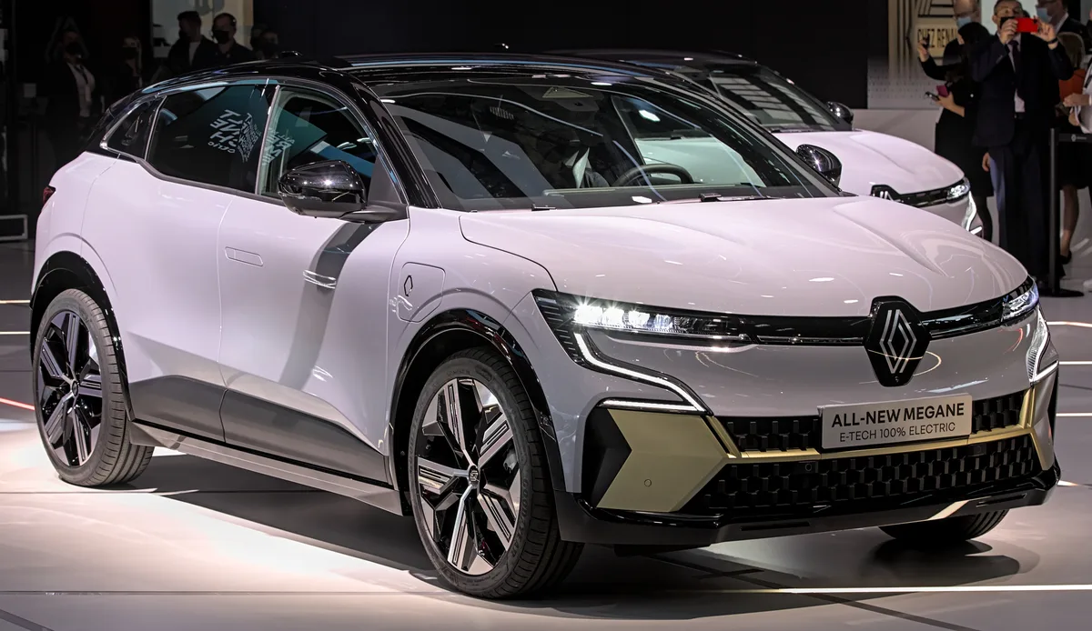 Renault Megane E-Tech 100% Electric wit IAA 2021 — elektrische auto verzekering premie 2026