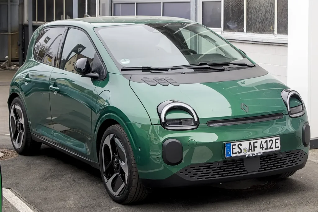 Renault Twingo E-Tech elektrisch in groen, vierde generatie 2026 model — ideale stadsauto