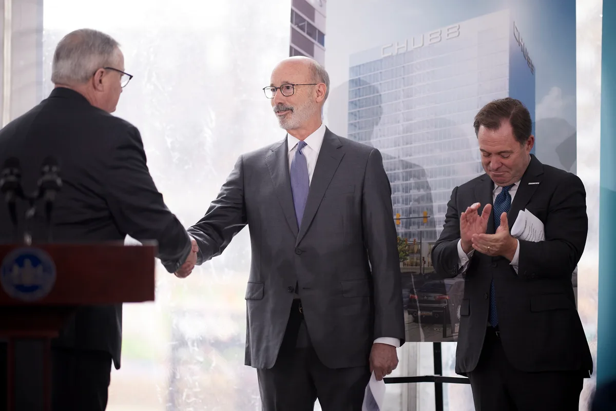Officieel evenement Chubb Insurance met handdruk voor Chubb-kantoorgebouw Philadelphia 2022