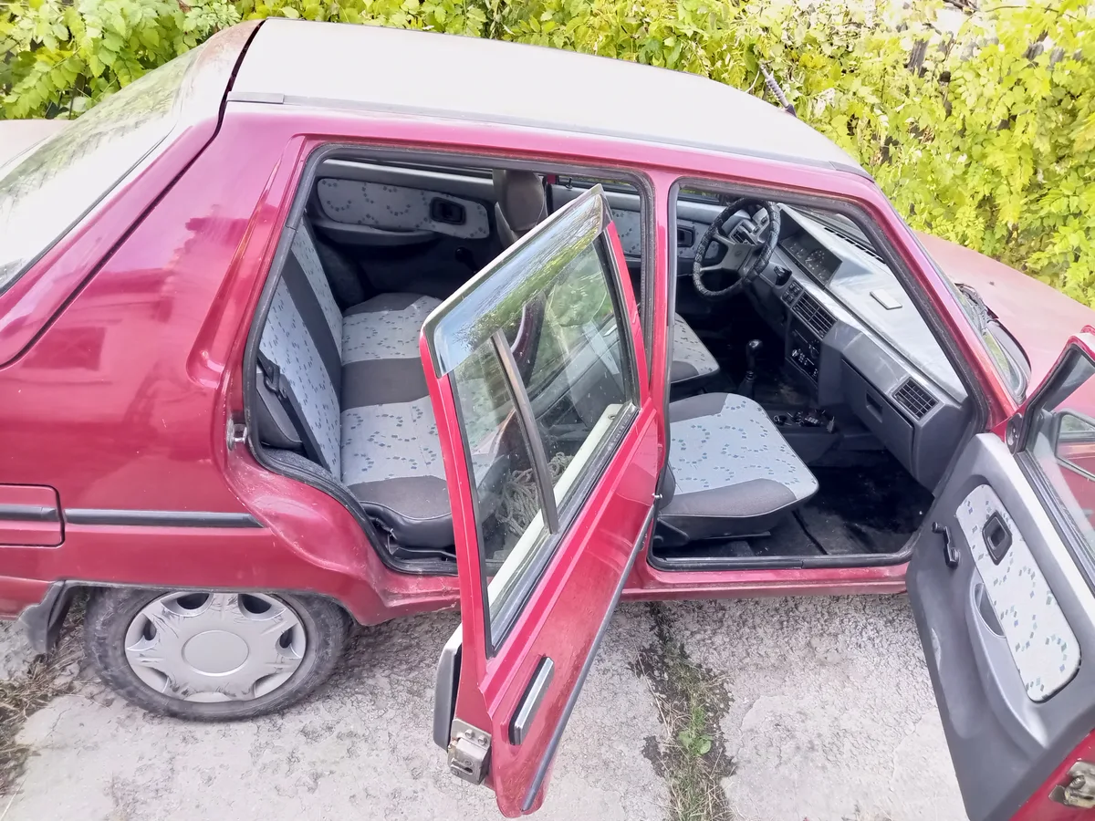 Auto-interieur met voor- en achterbankzitplaatsen — relevant voor schadeverzekering inzittenden SVI