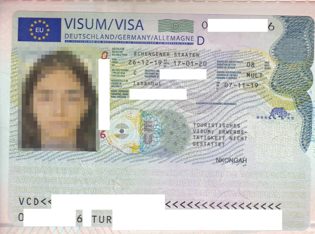 Schengen visum van Duitsland geplakt in een Turks paspoort, geldig voor alle Schengenlanden