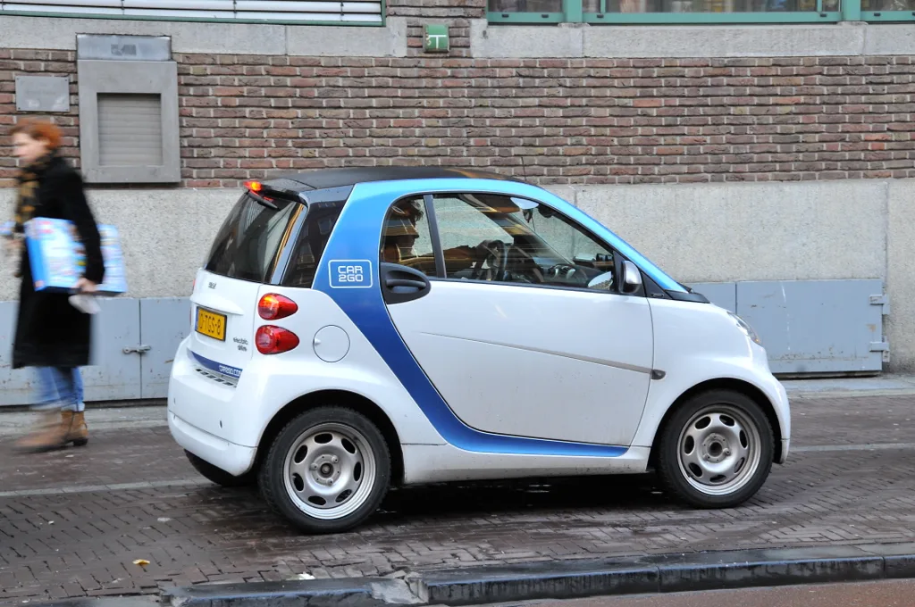 Car2Go elektrische deelauto in Amsterdam, voorbeeld peer-to-peer autodelen en verhuurinkomsten