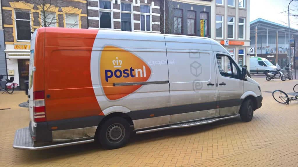 PostNL bezorgbus Mercedes-Benz Sprinter in Groningen - koeriersverzekering bestelauto 2026