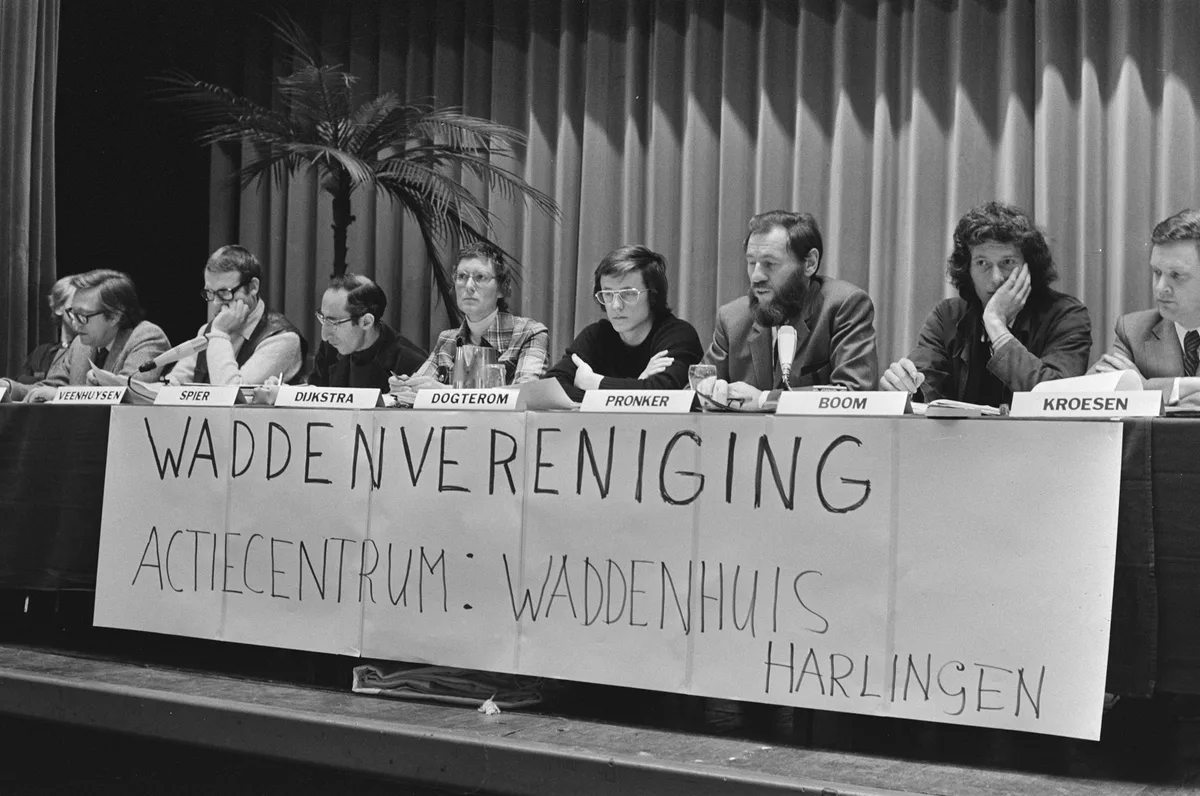 Bestuur van een Nederlandse vereniging in vergadering bijeen, jaarvergadering van de Waddenvereniging