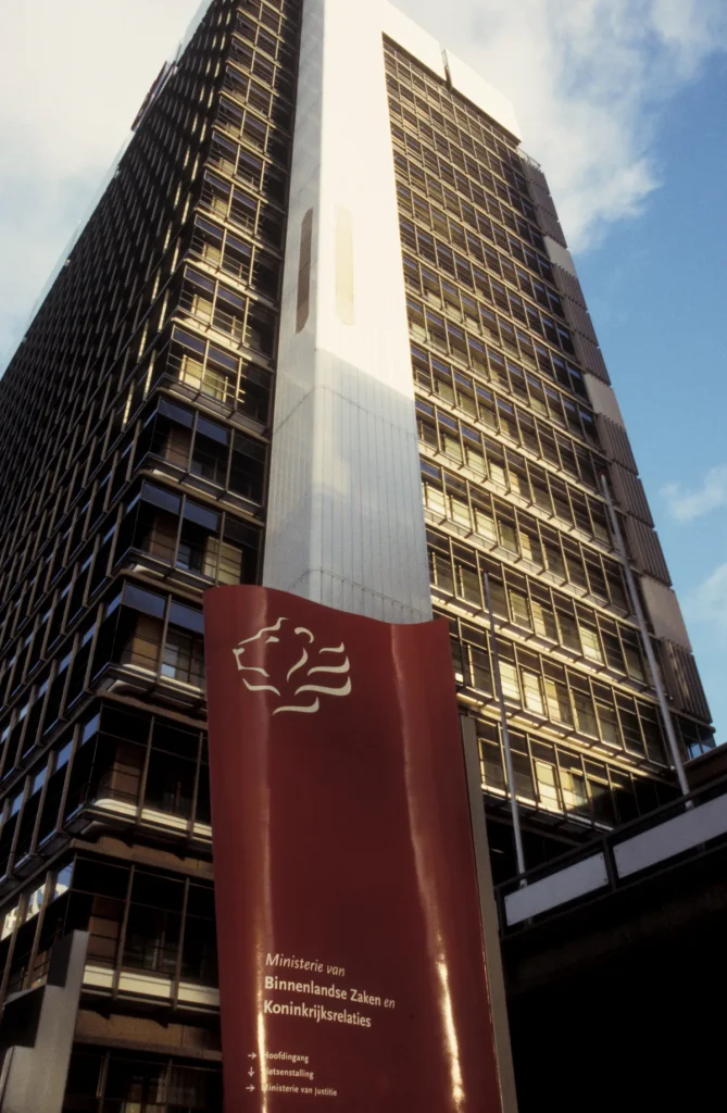 Ministerie van Binnenlandse Zaken en Koninkrijksrelaties in Den Haag, werkgever van rijksambtenaren