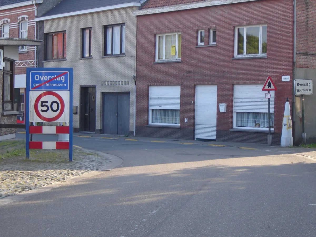 Belgisch-Nederlandse grensovergang bij Overslag — autoverzekering verschilt per land