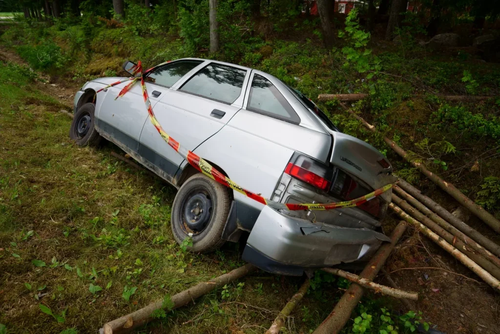 Beschadigde auto na aanrijding — wanneer is allrisk nog de moeite waard bij een oudere auto