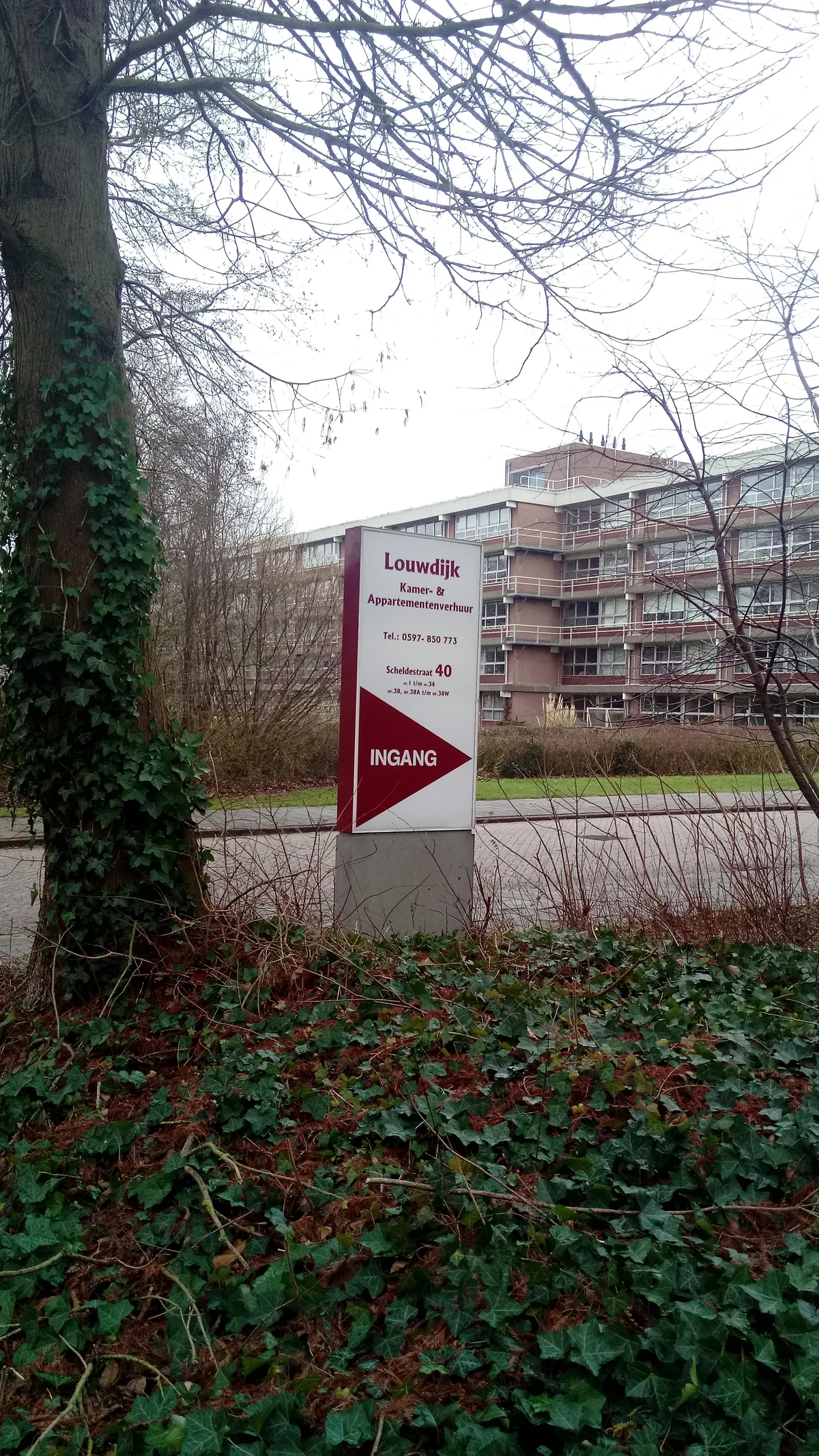 Bord van Nederlands kamer- en appartementenverhuurkantoor Louwdijk in Winschoten, huurwoning Nederland