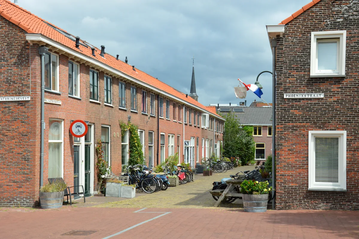 Nederlandse rijtjeshuizen in Delft — woningverzekering vergelijken voor een opstalverzekering