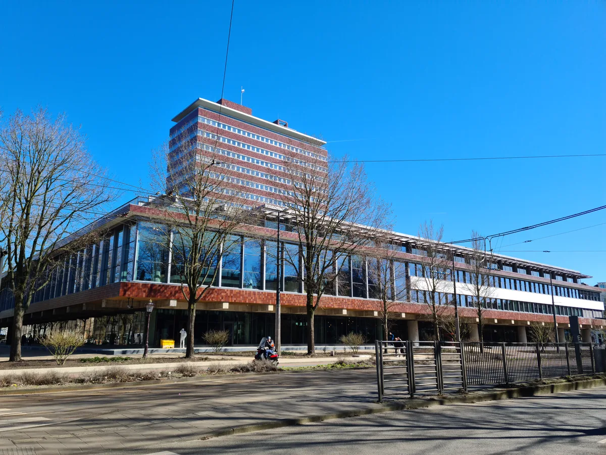 Gebouw van De Nederlandsche Bank (DNB) in Amsterdam, toezichthouder op verzekeraars onder de Wft