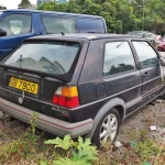 Volkswagen Golf GTI Mk2 youngtimer op straat — dagelijks gebruik klassieker verzekering 2026