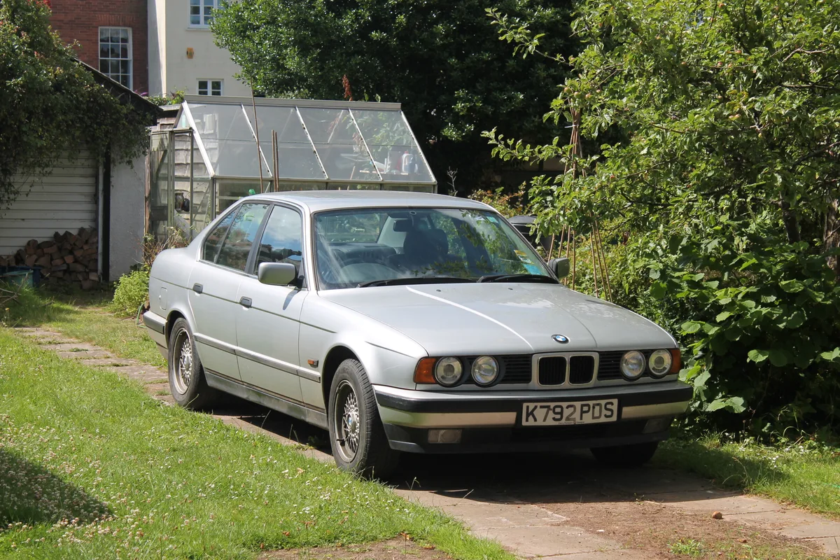 1993 BMW 525i youngtimer — zakelijk omgezet van particulier naar bedrijfsauto op naam van BV of ZZP