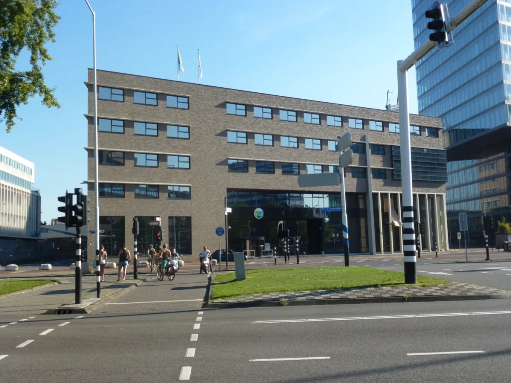 Kantoorgebouw van verzekeraar VGZ in Eindhoven, zakelijke aansprakelijkheidsverzekering Nederland