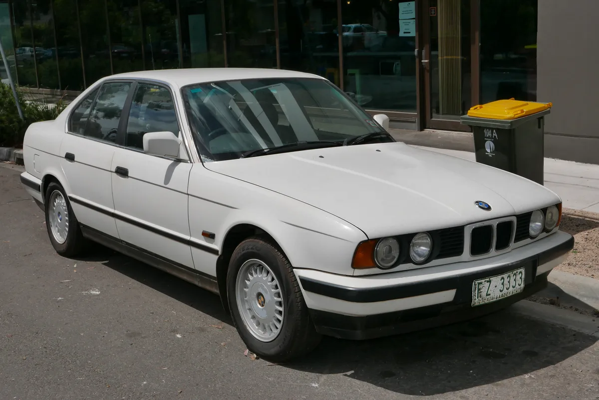 BMW 525i E34 sedan uit 1989 — klassieke zakelijke youngtimer geschikt voor ZZP en DGA 2026